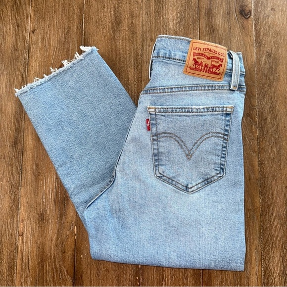 Levi's Wedgie Straight Jeans Women’s 28 Button Fly Medium Wash Vintage Ra Hem - Picture 3 of 12